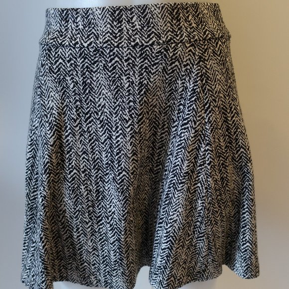 THEORY BLACK WHITE PATTERN DESIGN SKIRT SZ S * - Picture 3 of 5